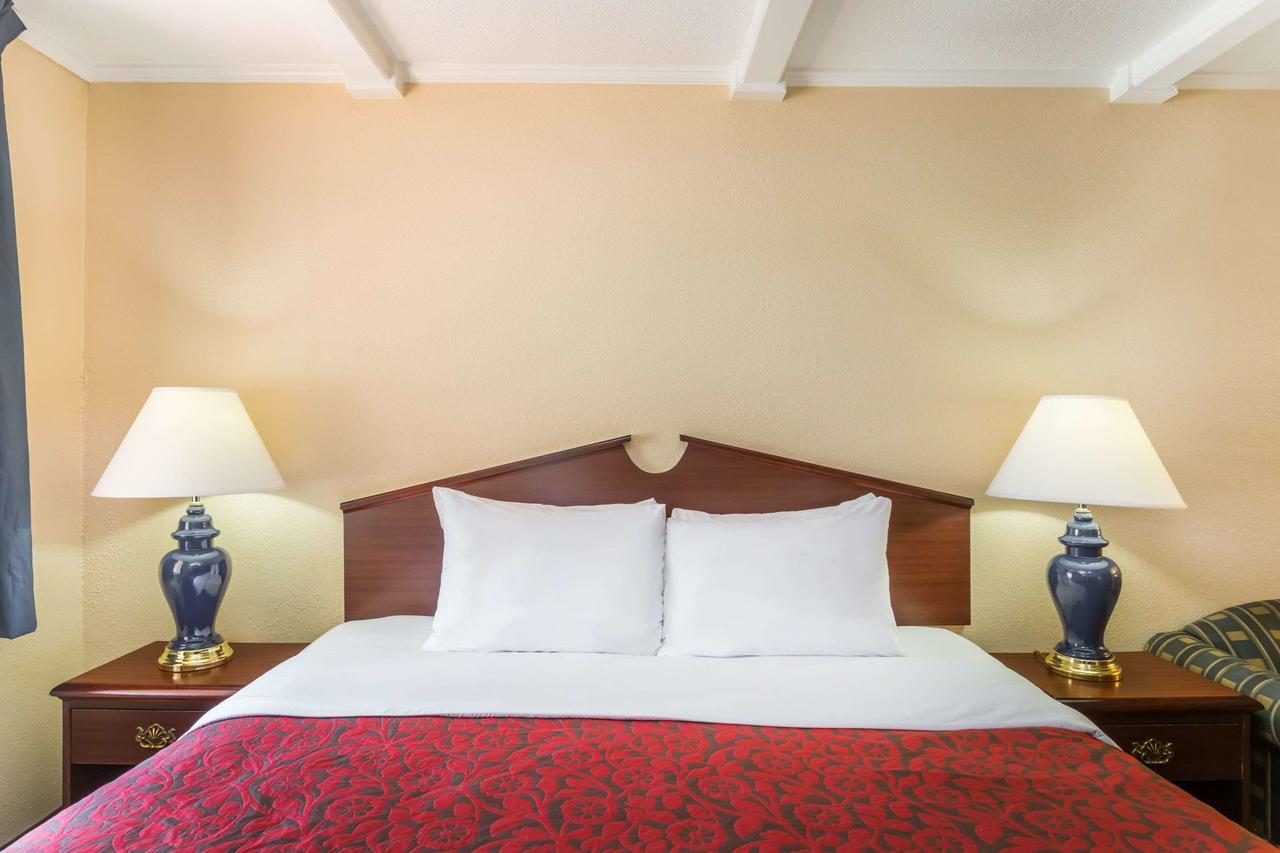 Days Inn By Wyndham Jane Lew Weston Area Экстерьер фото